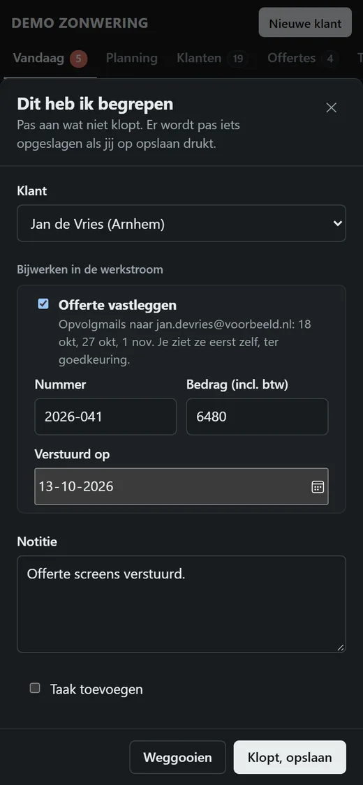 Na het inspreken laat het systeem zien wat het heeft begrepen, met klant, offertenummer en bedrag, voordat er iets wordt opgeslagen